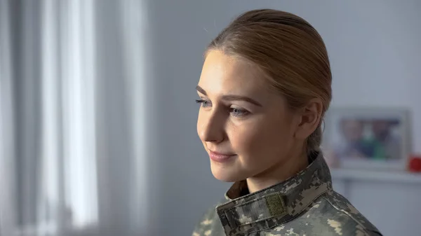 Happy Female Soldier Camouflage Uniform Watching Military March Window — Stock Photo, Image