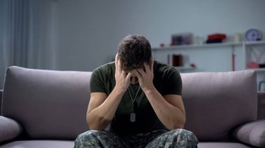 Sinir erkek askeri depresyon acı, evde tek başına oturan, Ptsd kavramı