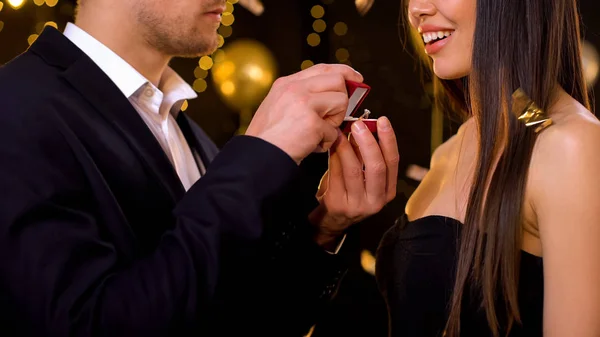 Young Man Presenting Diamond Ring Girlfriend Proposing Party Marriage — Stock Photo, Image