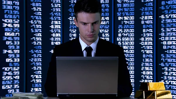 Oligarch Suit Gold Money Working Laptop Financial Data Changing — Stock Photo, Image