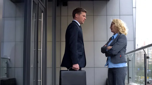 Young Male Worker Apologizing Strict Female Boss Being Late Work — Stock Photo, Image