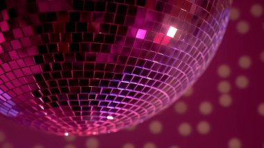 Gece kulübü ışıklarında ayna disko topu, şenlikli parti atmosferi, performans