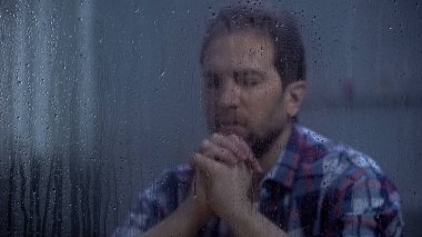 Günahkar Tanrı'ya dua, af ve bereket, Hıristiyanlık kavramı isteyen