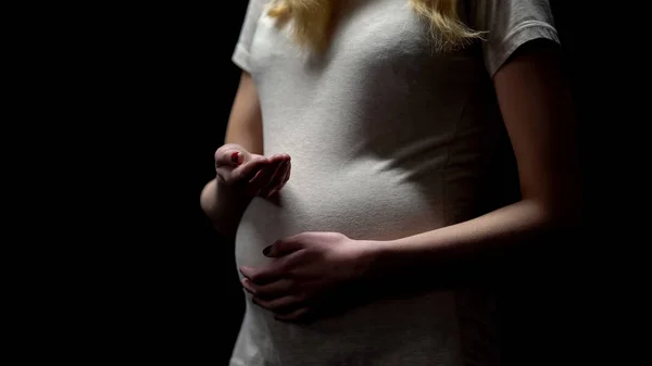妊娠中の女性難民が助けを求め 社会不安 戦争の結果 — ストック写真