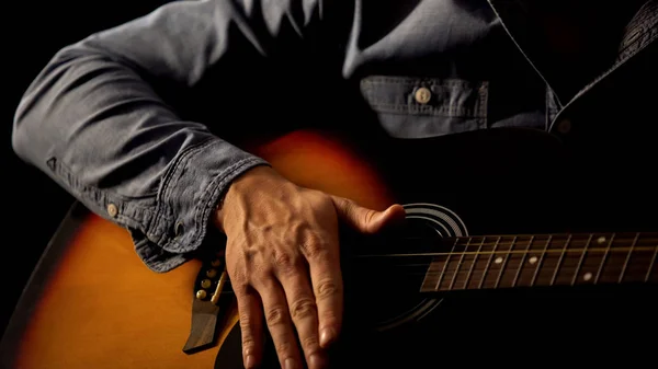 Hombre Tocando Guitarra Acústica Lecciones Escuela Música Arte Concepto Creatividad — Foto de Stock