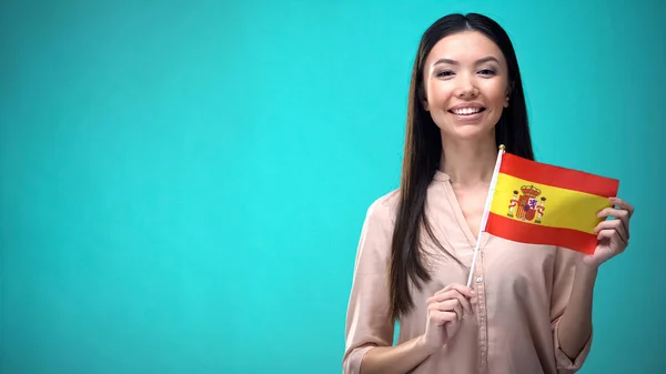 Vidám Lány Gazdaság Spanyolország Zászló Kész Tanulni Idegen Nyelvet Spanyol — Stock Fotó