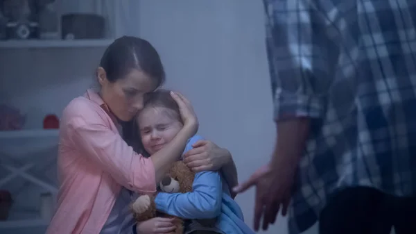 Mother Hugging Daughter Protecting Angry Father Harassment Family — Stock Photo, Image