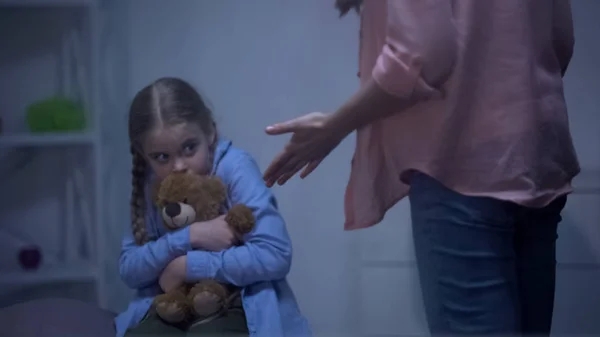 Angry Mother Screaming Daughter Hugging Teddy Domestic Violence Mental Abuse — Stock Photo, Image