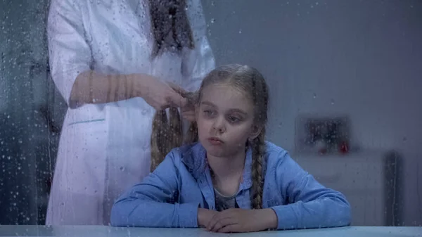 Nanny Braiding Little Girls Hair Rainy Window Care Orphanage Beauty — Stock Photo, Image