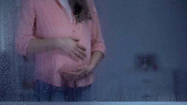 Mulher Grávida Segurando Barriga Conexão Com Bebê Conceito Maternidade Ivf — Fotografia de Stock