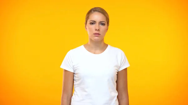 Müde Junge Frau Blickt Kamera Problem Verzweiflung Enttäuschung Ausdruck — Stockfoto