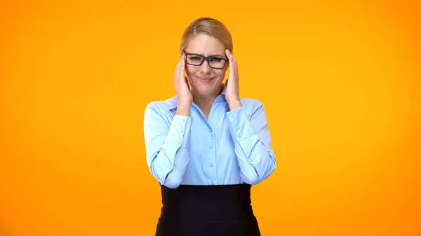 公司女员工头痛 偏头痛 超负荷压力 — 图库照片