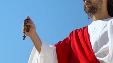 Ciddi İsa cennete tespih yükselterek, Tanrı, Hıristiyan din sembolü dua