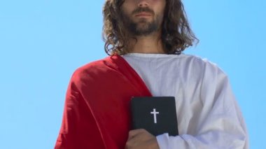 İsa benediction işareti gösteren, İncil tutan, Papalık nimet el jesti