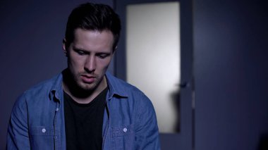 Depresif adam kriz, yaşam ve ilişki sorunları, iflas acı