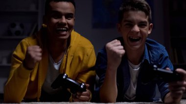 Duygusal çok ırklı erkek arkadaşlar bilgisayar oyunu, boş zaman etkinliği kazanan