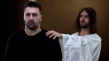 Mesih intihar taahhüdü, destek ip döngü ağlayan erkek engelliyor