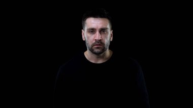 Ağlayan depresif adam kamera, ayrılık depresyon, yaşam krizi, keder görünümlü