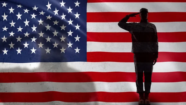Soldato Americano Silhouette Saluto Contro Bandiera Nazionale Forze Militari — Foto Stock