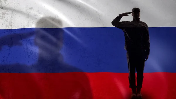 Venäjän Sotilas Siluetti Tervehdys Vastaan Lippu Maan Puolustus — kuvapankkivalokuva