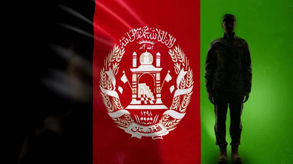 Silueta Soldado Afgano Pie Contra Bandera Nacional Orgulloso Sargento Del — Foto de Stock