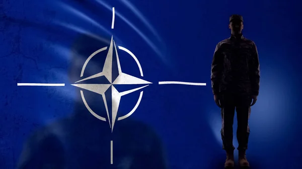 Soldatensilhouette Gegen Nato Flagge Verteidigung Des Territoriums Bündnis — Stockfoto
