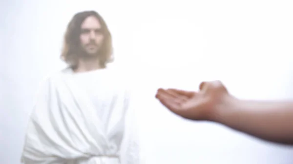 Mano Pobre Hombre Orando Dios Pidiendo Riquezas Jesús Pie Luz — Foto de Stock
