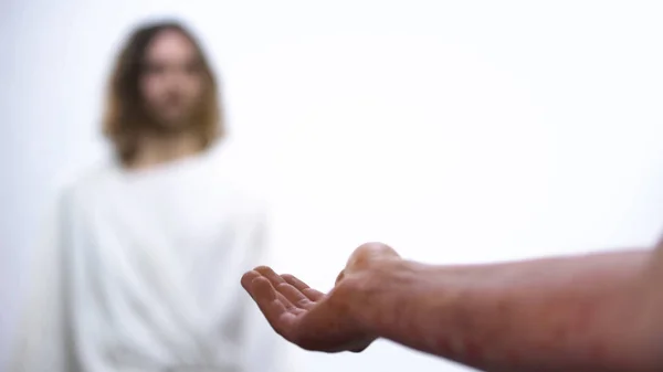 Ręka Wysypką Trzymającą Się Boga Chory Człowiek Modląc Się Zdrowie — Zdjęcie stockowe