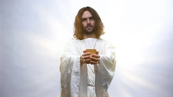 Jesus Hält Wein Auf Beleuchtetem Hintergrund Eucharistie Katholischer Kirche — Stockfoto