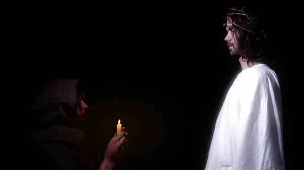 Pobre Homem Velho Orando Com Vela Para Aparecer Jesus Salvação — Fotografia de Stock