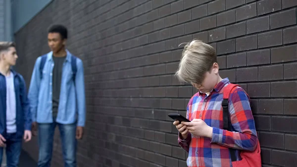 Junior Student Using Cell Phone Standing Lonely Backyard Outcast School — Stock Photo, Image