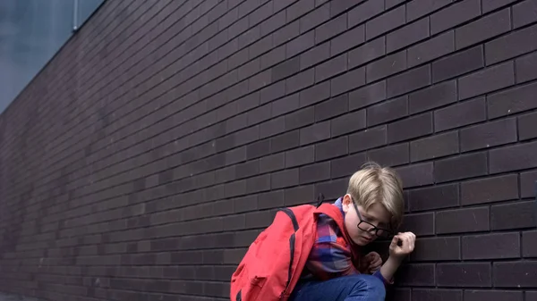 Scared Schoolboy Leaning Wall Hiding Bullying Intimidation — Stock Photo, Image