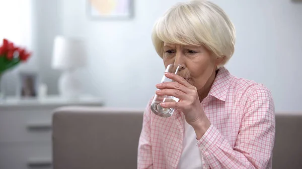 Upset Senior Woman Feeling Pain Drinking Water Health Problems Treatment — Stock Photo, Image