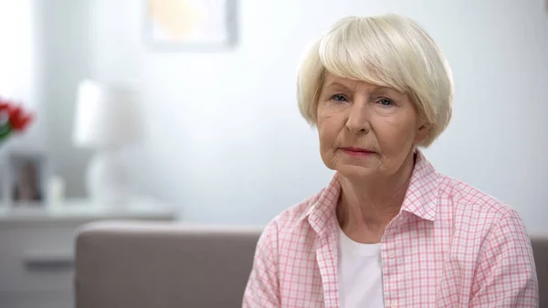 Depressed Senior Woman Looking Camera Social Insecurity Low Incomes — Stock Photo, Image