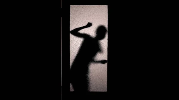 Sylwetka Przerażonej Kobiety Pukanie Szklany Uchwyt Kontroli Drzwi Strach Ucieczka — Zdjęcie stockowe