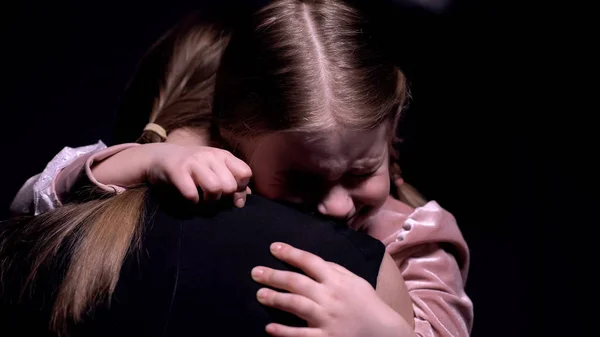 Scared Girl Hiding Mothers Embrace Victims Domestic Violence Close — Stock Photo, Image