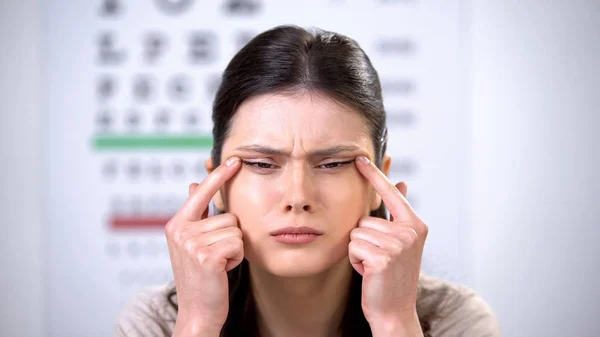 Woman Extremely Poor Vision Squeezing Eyes Fingers Trying Focus — Stock Photo, Image