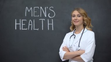 Doktor Mens sağlık yazıt, yıllık fiziksel muayene önemi yanında duran