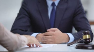 Dürüst avukat euro rüşvet, yozlaşmış adalet, hukuk üstünlüğü kavramı reddeden