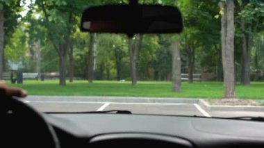 Şehir caddesinde kazara yayayı deviren sürücü, trafik kazası geçirdi