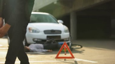Teyp li polis olay yeri alanı, bisikletli araba kazası, kurban