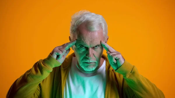 Elderly Male Mentalist Demonstrating Mind Reading Power Camera Telepathy — Stock Photo, Image