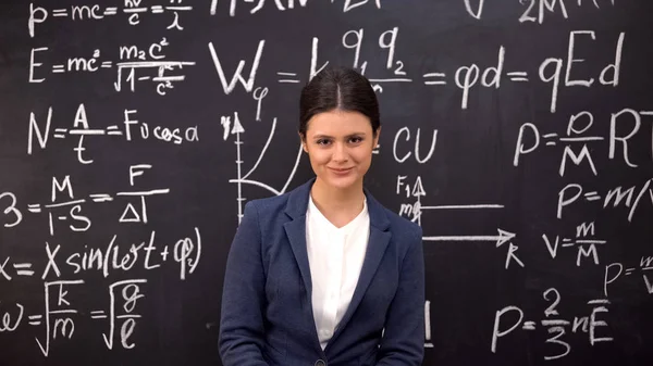 Förförisk Kvinnlig Lärare Nöjd Med Beprövad Teorem Tar Glasögon Flirta — Stockfoto