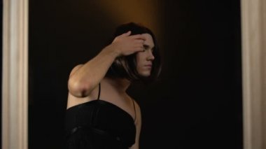 Baştan çıkarıcı erkek transseksüel davet ve kamera, cinsel cazibe içine flört