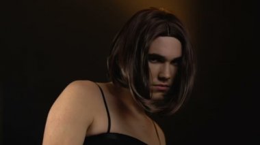 Flört travesti davetkar jest gösteren, LGBT azınlık cinsel yönelim