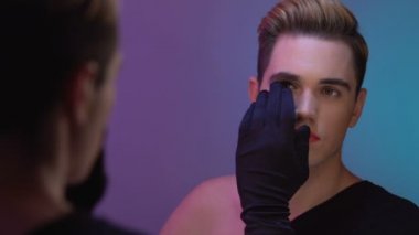 Tatmin edici transgender makyaj yarım yüz ortaya çıkarmak, cinsiyet dönüşümü, lgbt