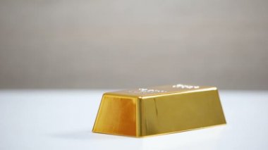 Gavel çarpıcı altın bar, bozuk yargı sistemi, mahkeme rüşvet, sahtekarlık