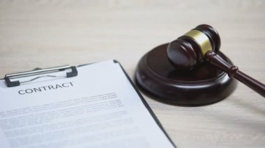Masada sözleşme belgesi, ses bloğu, hukuki danışmanlık, anlaşma üzerinde çarpıcı gavel