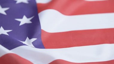 El Abd bayrağı arka plan üzerinde mavi pasaport koyarak, mülteci sığınma arıyor