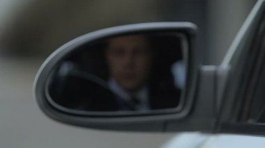 Euro banknot kadın işçi veren araç sürücüsü, park ücreti, bilet satın alma